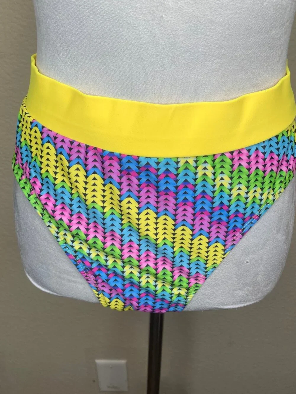YPDY Neon Chevron High Waisted Bikini Set XXL 80s Retro Rave Swimsuit NWT